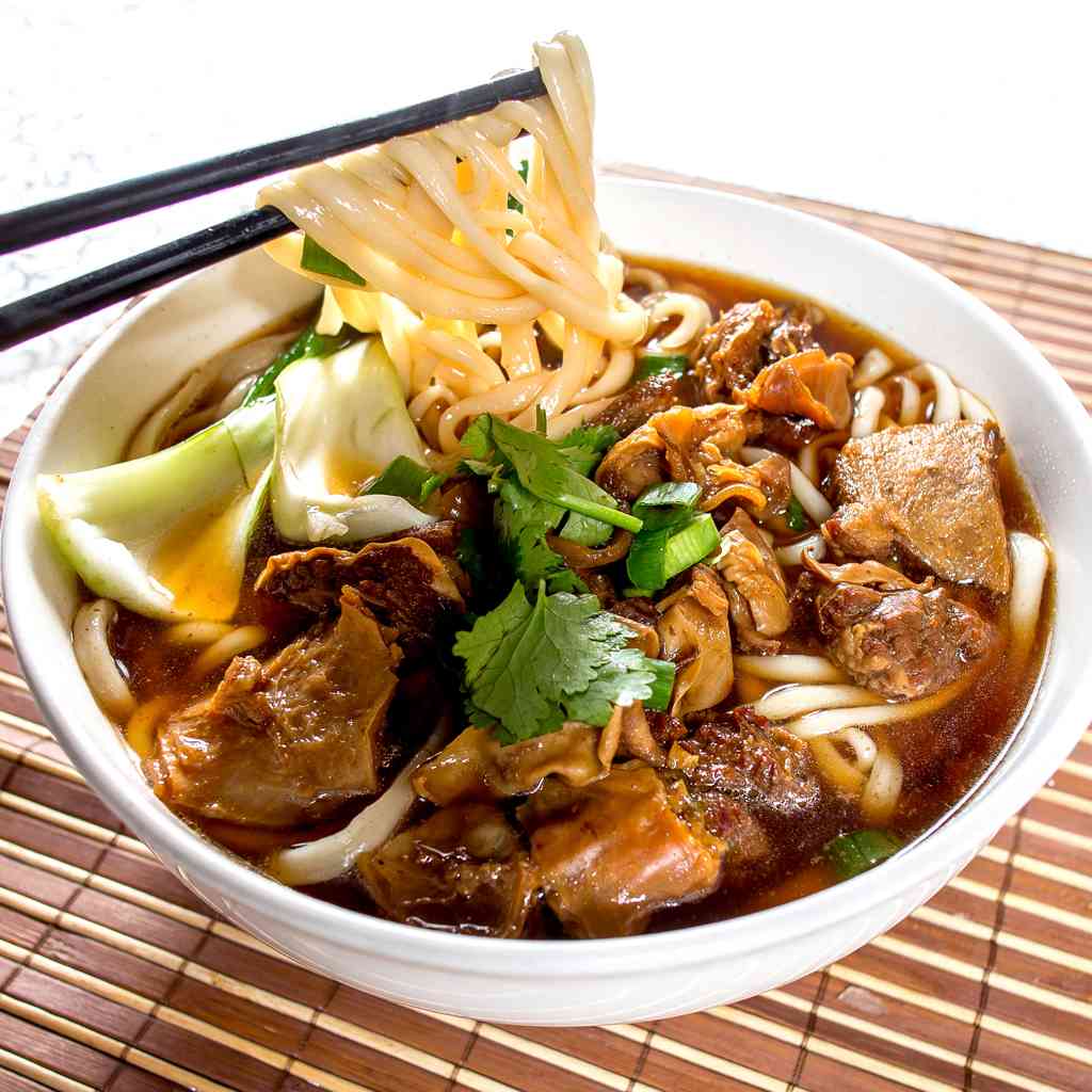Stewed Lamb with Soup Noodle · 红烧羊排汤面
